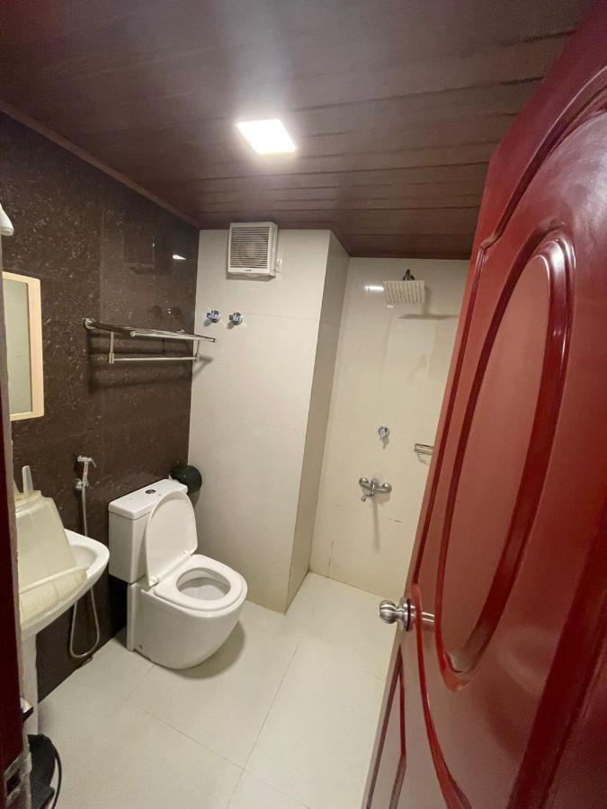 Temple Plaza Kochi Hotel Chottanikara ภายนอก รูปภาพ