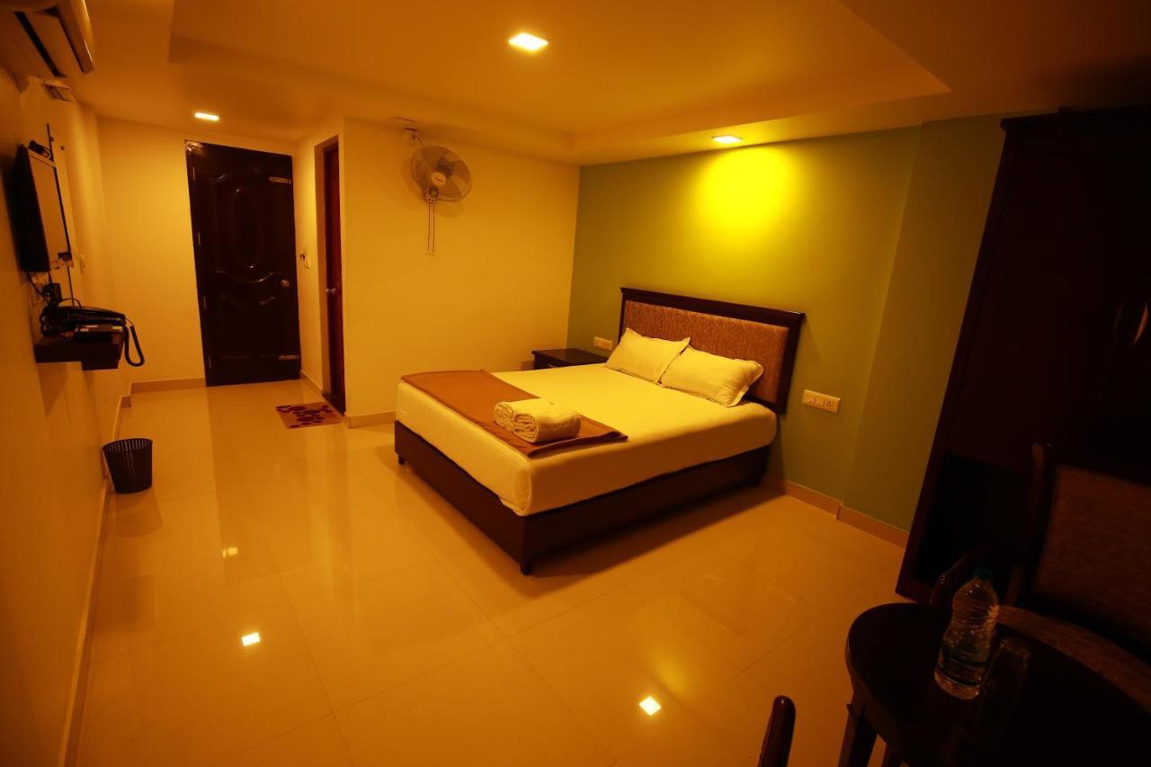 Temple Plaza Kochi Hotel Chottanikara ภายนอก รูปภาพ
