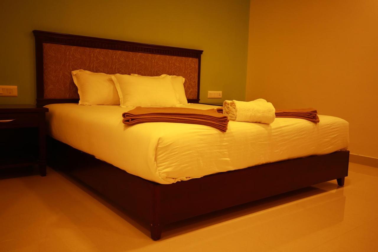 Temple Plaza Kochi Hotel Chottanikara ภายนอก รูปภาพ