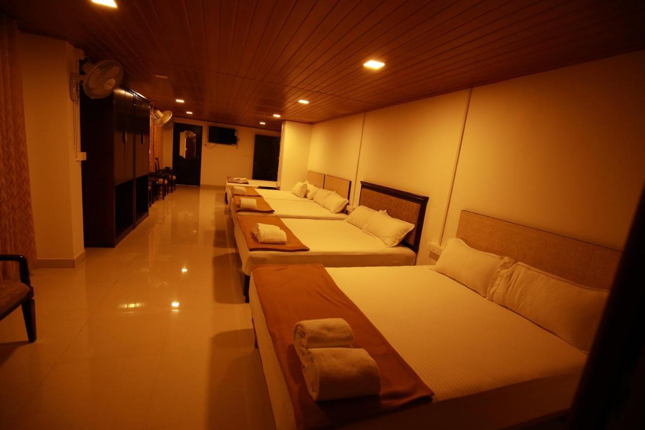 Temple Plaza Kochi Hotel Chottanikara ภายนอก รูปภาพ