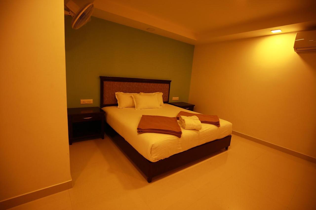 Temple Plaza Kochi Hotel Chottanikara ภายนอก รูปภาพ